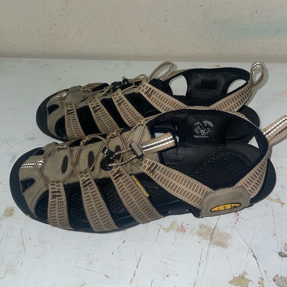 4 wKeen Clearwater CNX Lightweight Water Sandals Men’s Size 10 1/2 main image 7